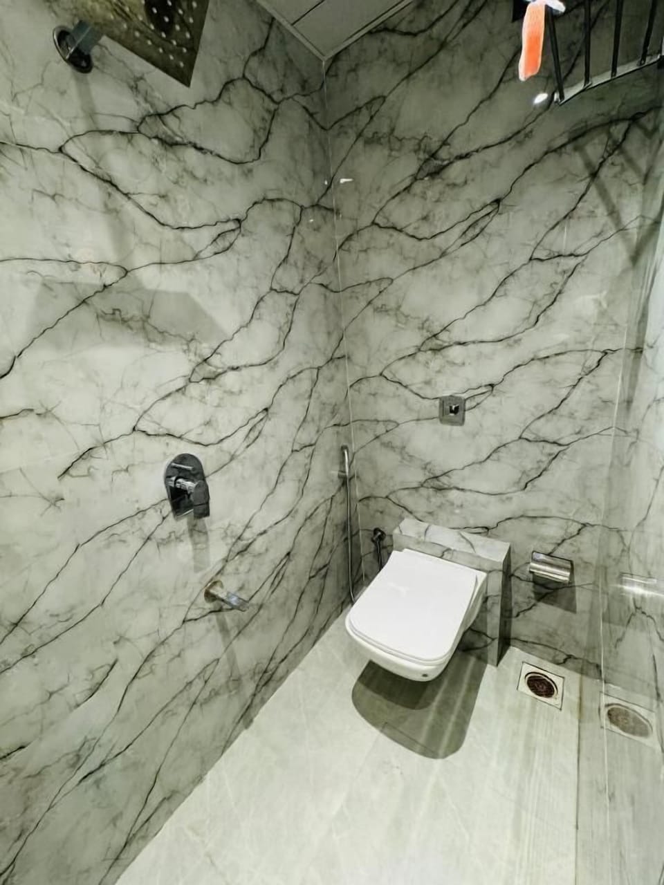 Bathrobes, slippers, bidet