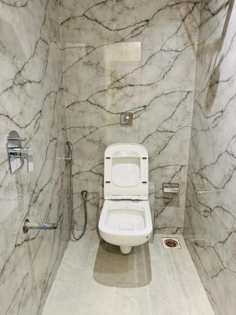 Bathrobes, slippers, bidet