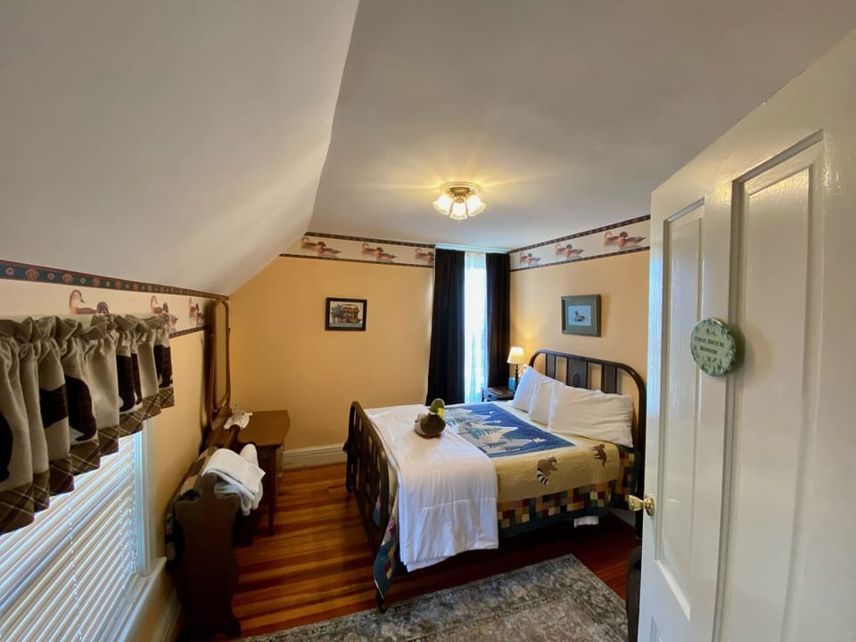 Basic Double Room, Shared Bathroom, Garden View | Iron/ironing board, free WiFi