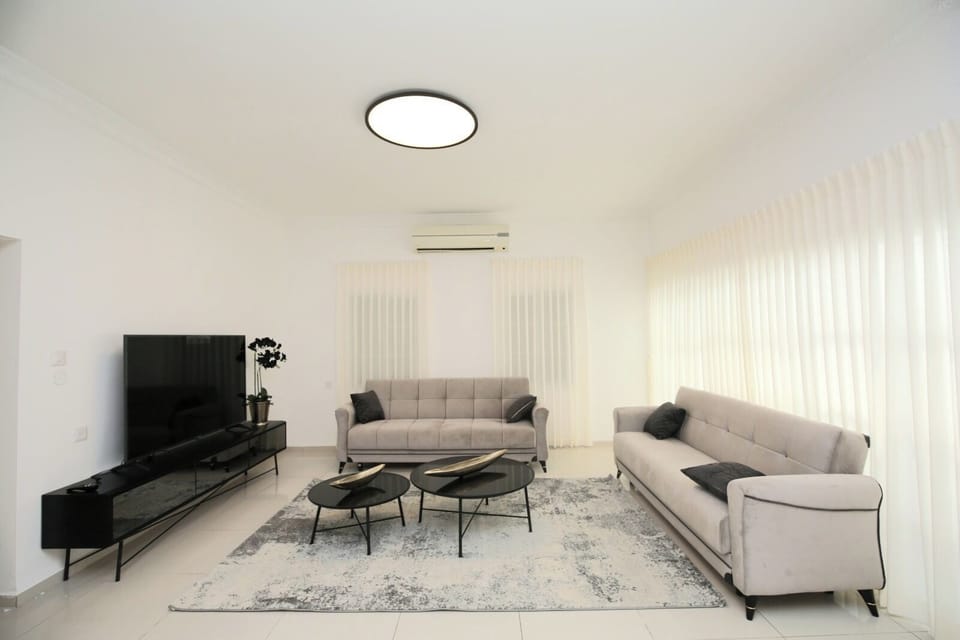 Apartment | Living area | Flat-screen TV