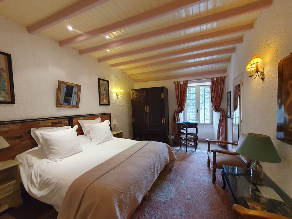 Standard Room (Comfort) | Minibar, in-room safe, individually decorated, individually furnished