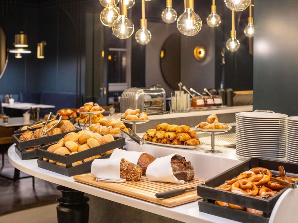 Daily buffet breakfast for a fee