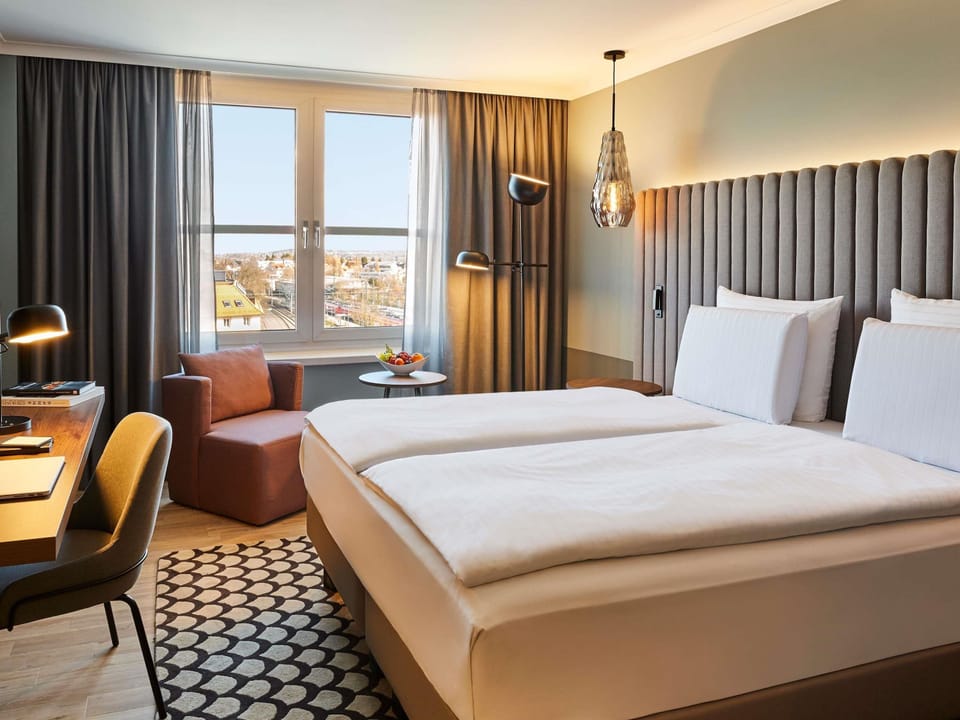 Premium bedding, in-room safe, desk, blackout drapes