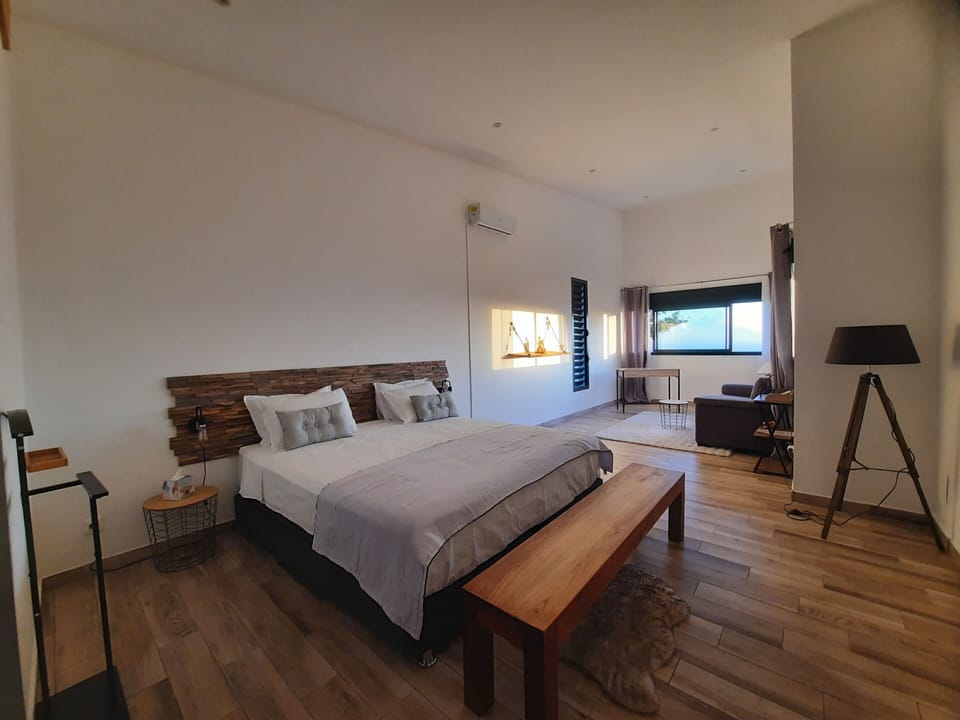 Deluxe Triple Room, Sea View | Free WiFi