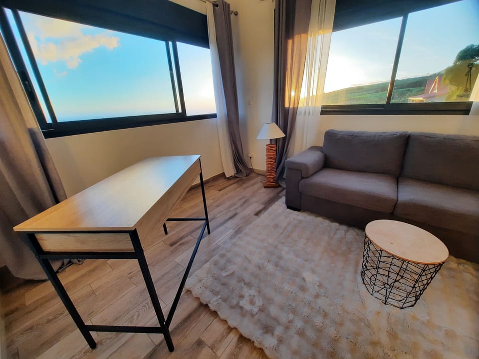 Deluxe Triple Room, Sea View | Free WiFi