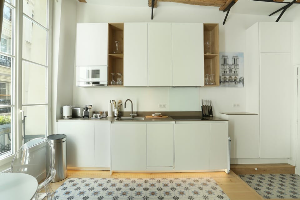 Apartment | Private kitchen | Cookware/dishes/utensils, cleaning supplies