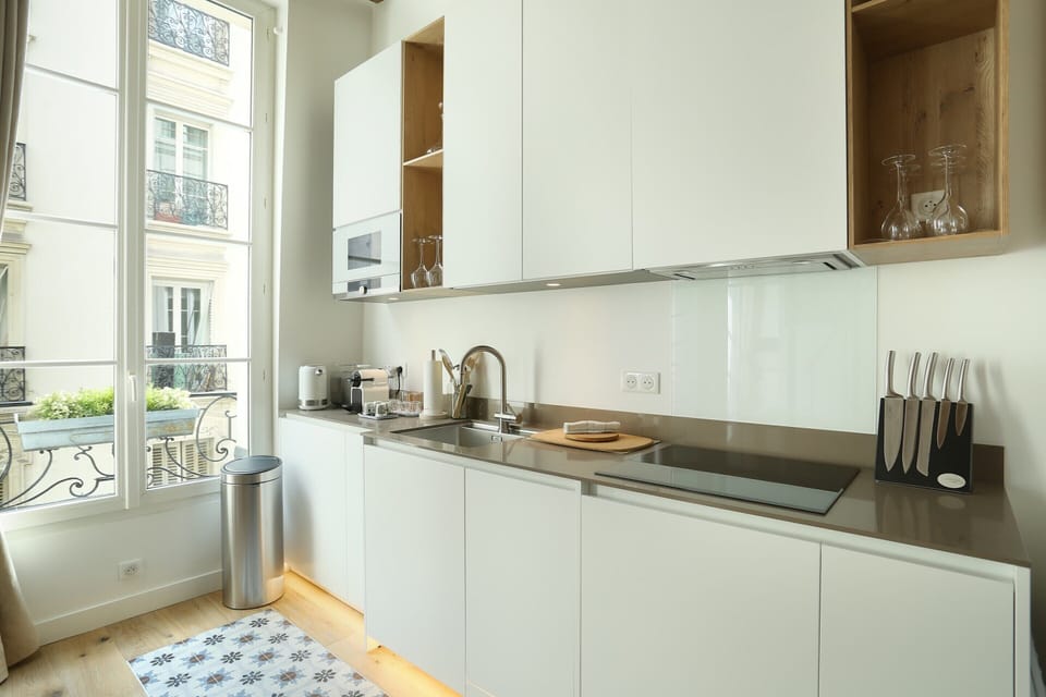 Apartment | Private kitchen | Cookware/dishes/utensils, cleaning supplies