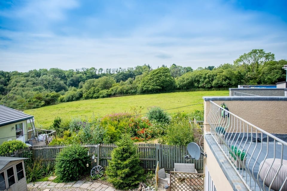 Wake up in this peaceful setting with this wonderful view. Look for the horses.