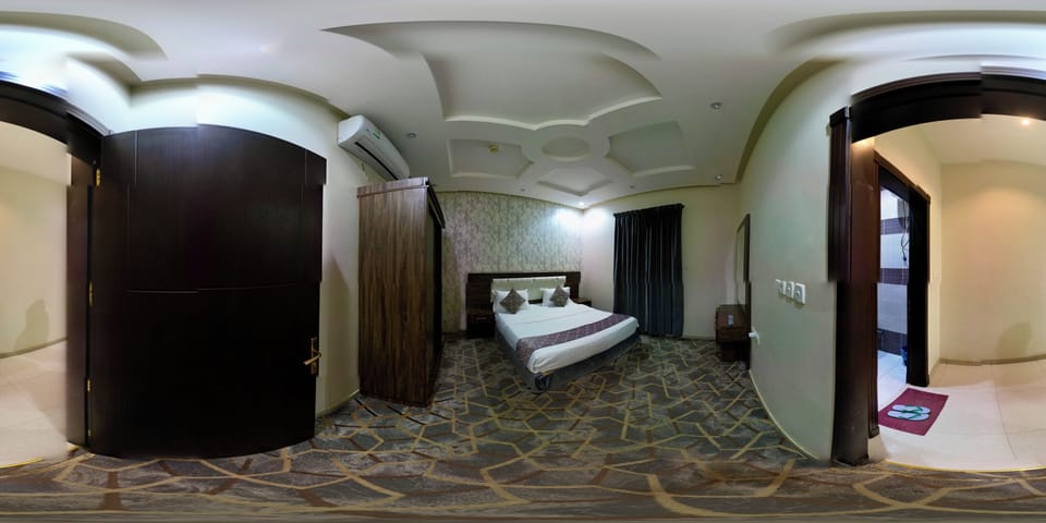 Classic Room | Hypo-allergenic bedding, laptop workspace, iron/ironing board, free WiFi