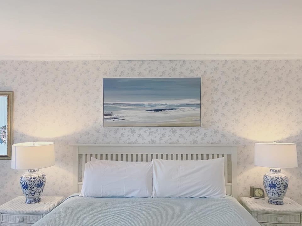 King Room with Balcony and Harbor View | Premium bedding, individually decorated, individually furnished
