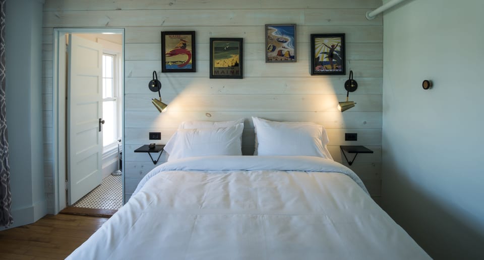 Classic Double Room, 1 Queen Bed | Iron/ironing board, free WiFi, bed sheets
