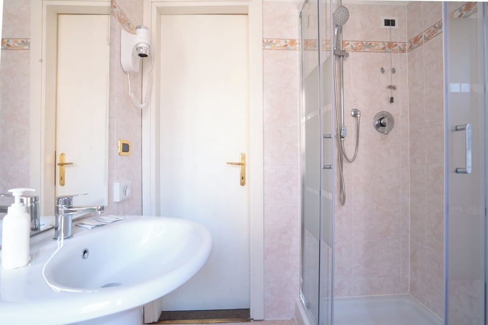 Double Room | Bathroom | Shower, hair dryer, bidet, towels