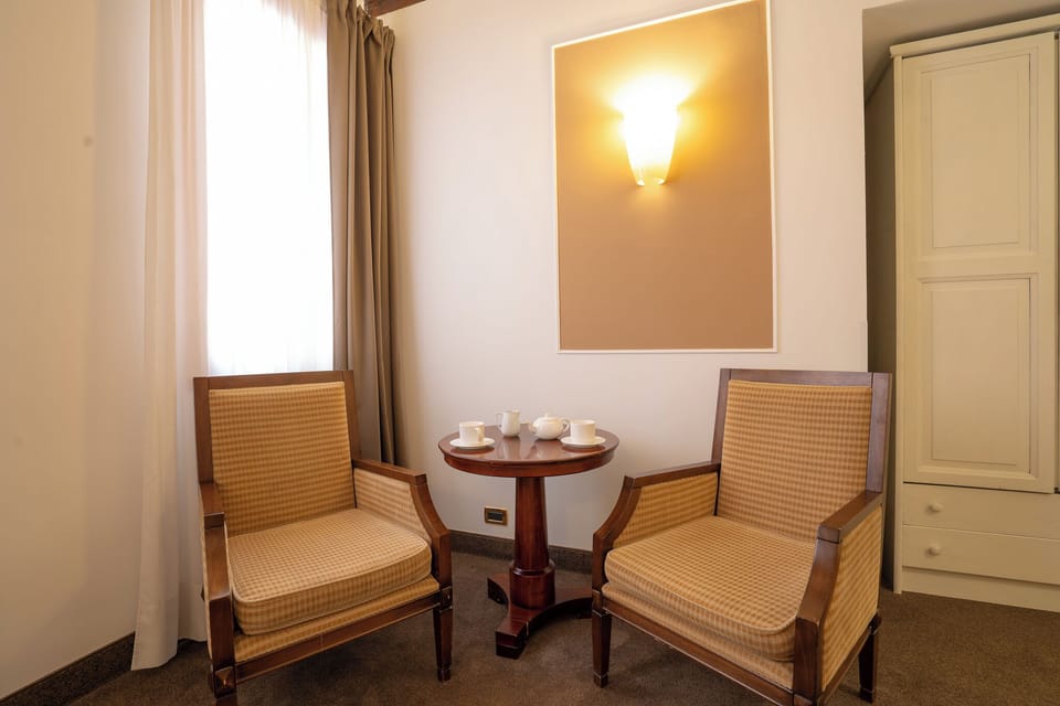 Superior Double or Twin Room, Canal View | In-room safe, desk, free WiFi, bed sheets