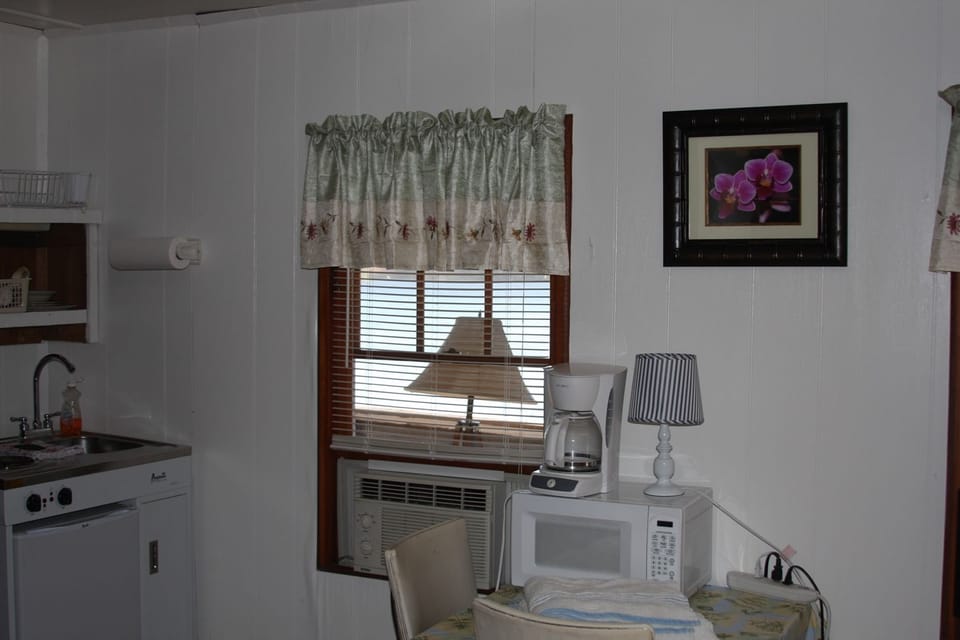 Lakefront Pink Cottage | Private kitchen | Fridge, microwave, stovetop, coffee/tea maker