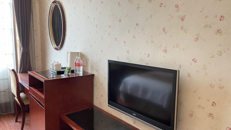 Superior Room | Minibar, in-room safe, desk, blackout drapes