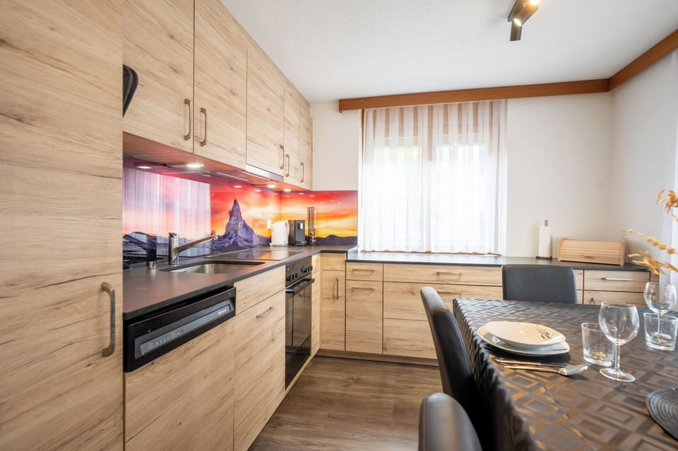 Comfort Condo, Balcony, Mountain View | Private kitchen | Full-size fridge, oven, stovetop, dishwasher