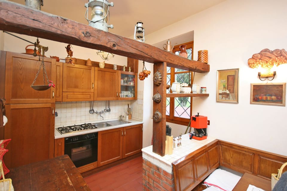Panoramic Villa, 5 Bedrooms (Villa Lo Scoiattolo) | Private kitchen | Fridge, microwave, stovetop, coffee/tea maker