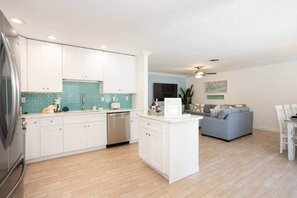 Sea-glass kissed and sunlit—this open kitchen is your vacation rhythm zone.
