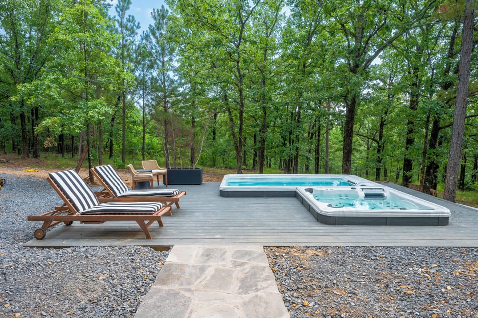 Outdoor spa tub