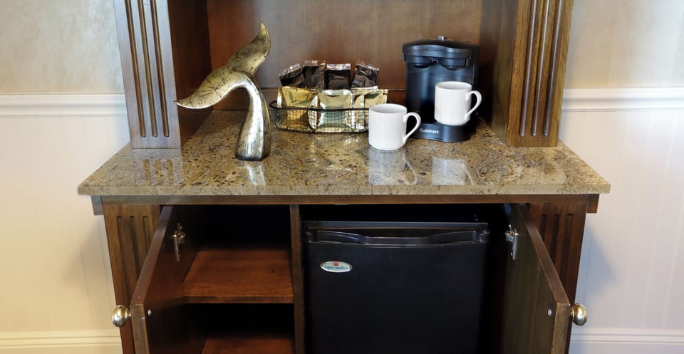 Room, 2 Double Beds, Ocean View | Living area | Flat-screen TV, pay movies