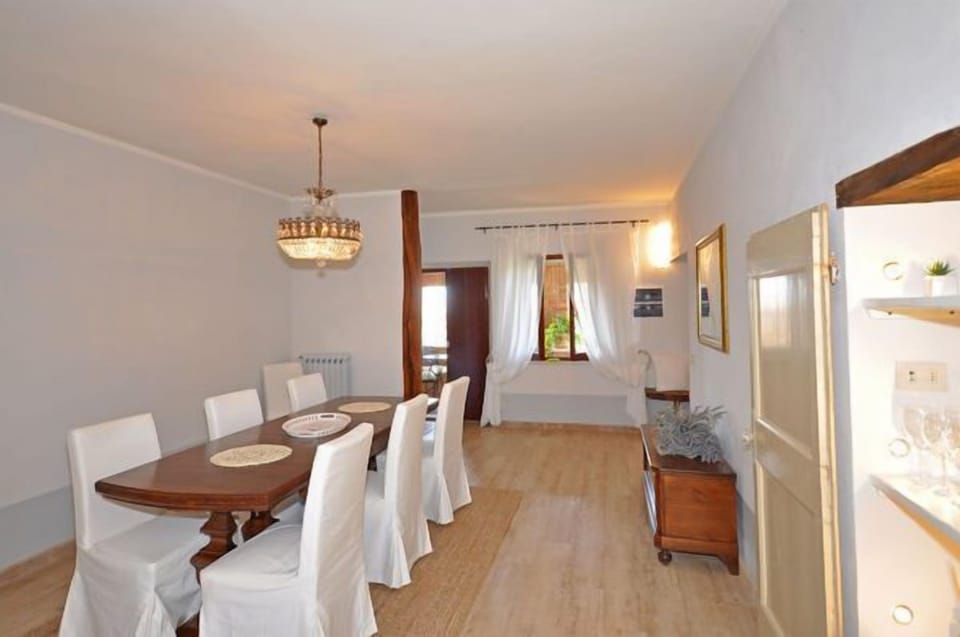 Villa, 4 Bedrooms (Villa Cassia) | In-room dining