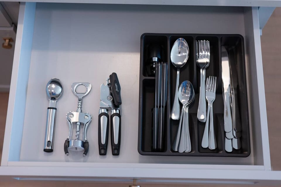Fully stocked kitchen with all that you need. Pots, pans, bakeware, salt +pepper, and olive oil!!