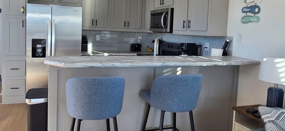 kitchen/bar area