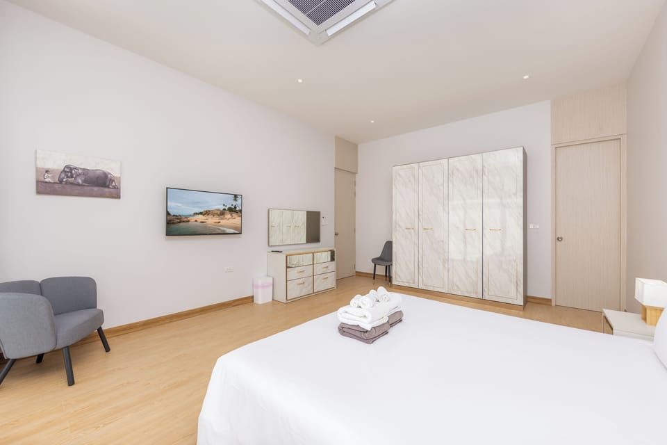 Design Villa, 2 Bedrooms, Pool View | In-room safe, free WiFi