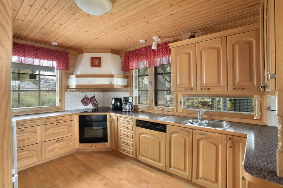 You will find everything needed for effortless vacation cooking, including a full-sized oven, stove, and a dishwasher to handle the cleanup.