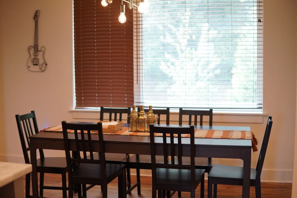 Plenty of sun light at the dining table.