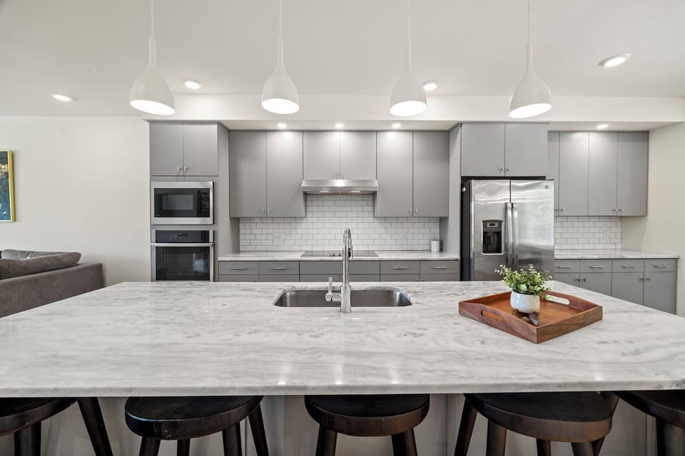 Fully equipped kitchen.