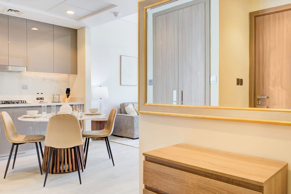 Deluxe Apartment, Balcony, Pool View | In-room dining