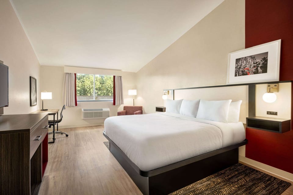 Room, 1 King Bed, Non Smoking (Newly Renovated) | Desk, blackout drapes, iron/ironing board, cribs (free)