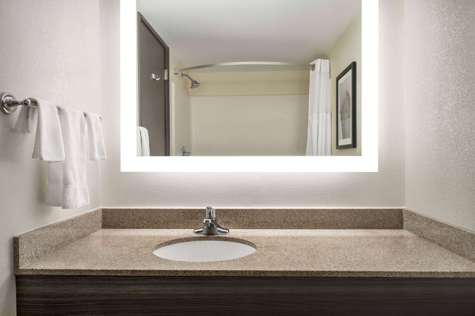 Room, 1 King Bed, Accessible, Non Smoking (Newly Renovated) | Bathroom | Combined shower/tub, hair dryer, towels