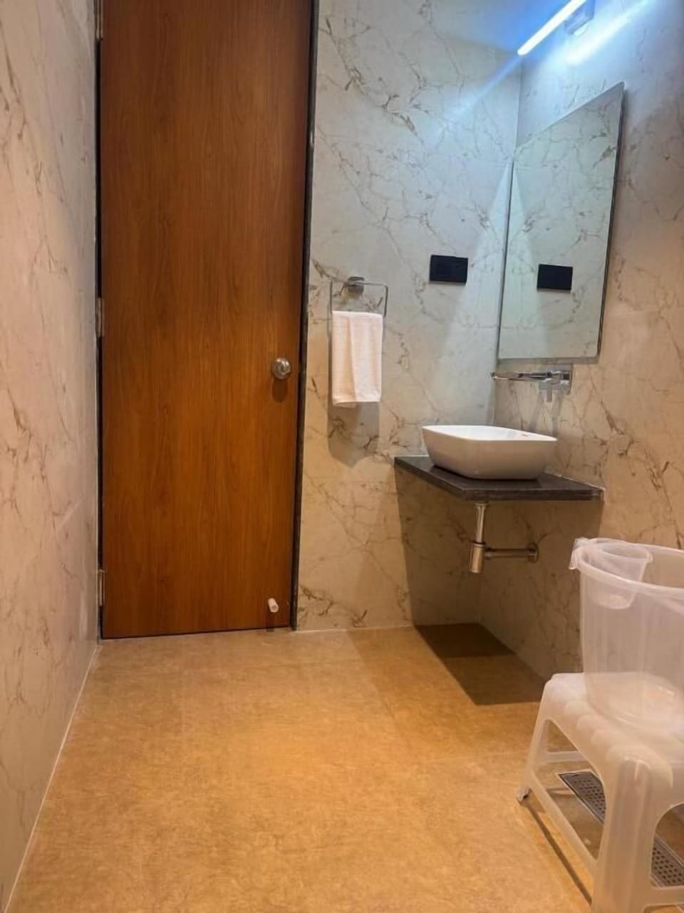 Towels, soap, shampoo, toilet paper