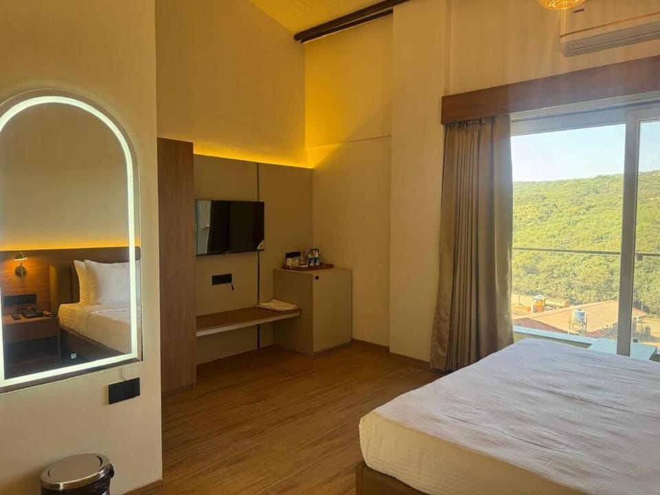 Desk, laptop workspace, iron/ironing board, free WiFi