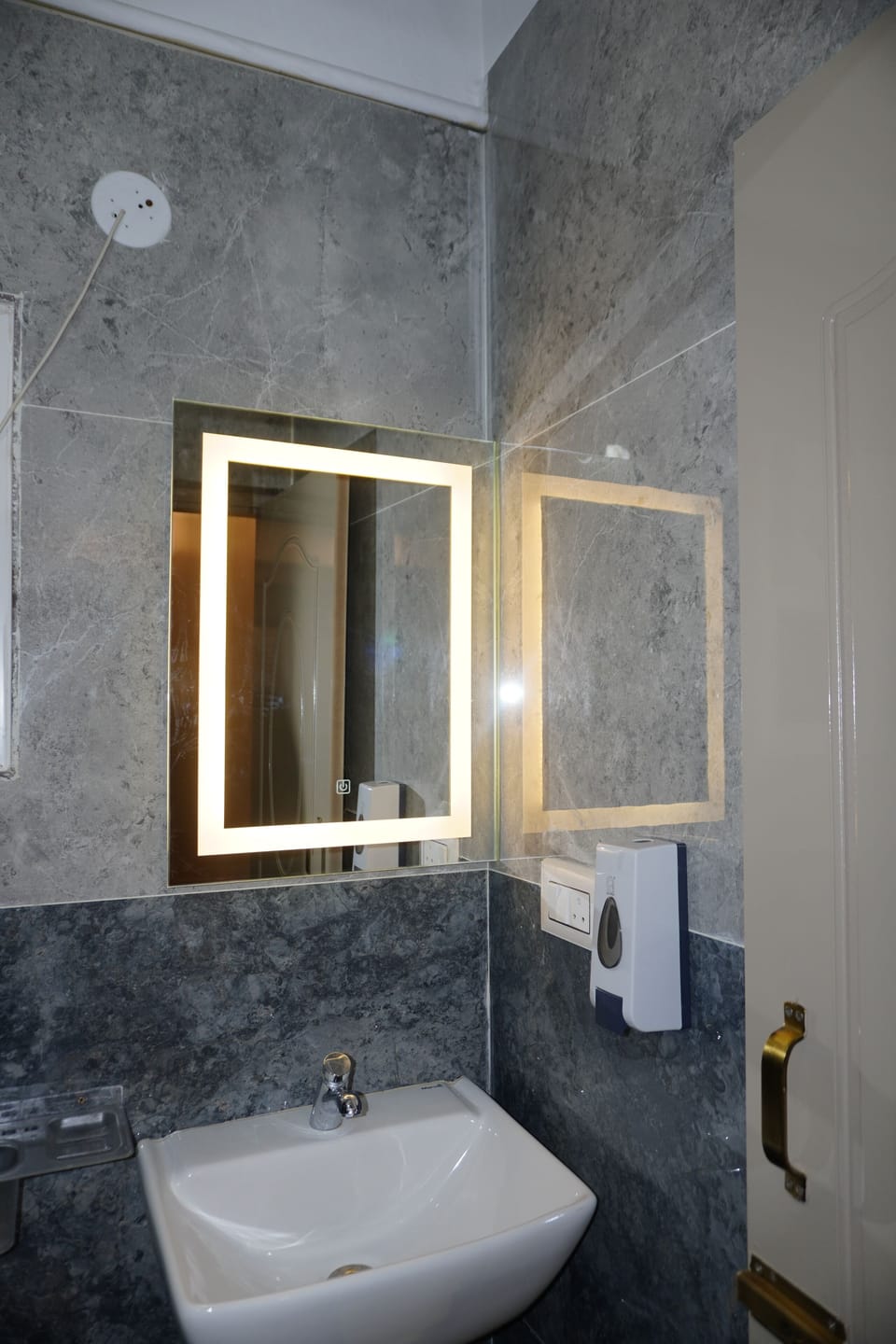 Deluxe Room | Bathroom