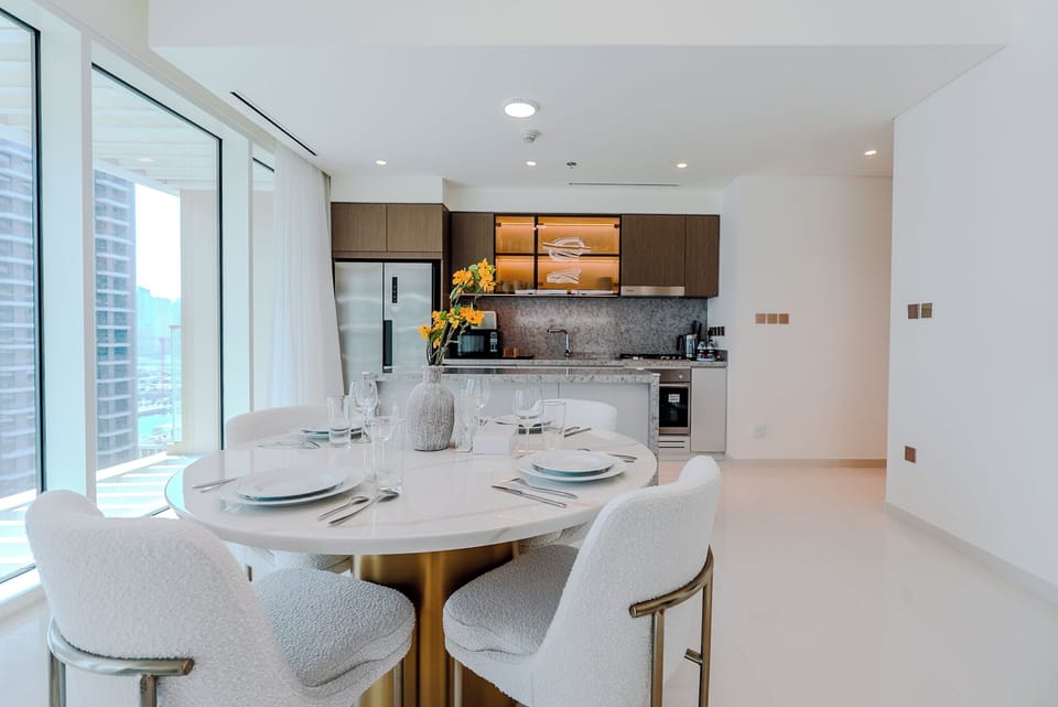 Superior Apartment, 2 Bedrooms, Balcony, Sea View | In-room dining