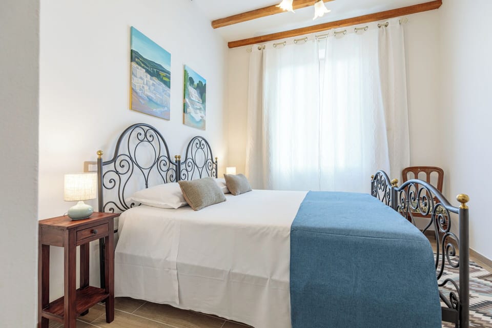 Double or Twin Room | Individually decorated, free WiFi, bed sheets