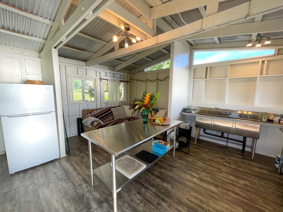 Cute Cabin for Two Surrounded by Nature for a Peaceful Getaway in Kealakekua, Hawaii Cabin in Captain Cook