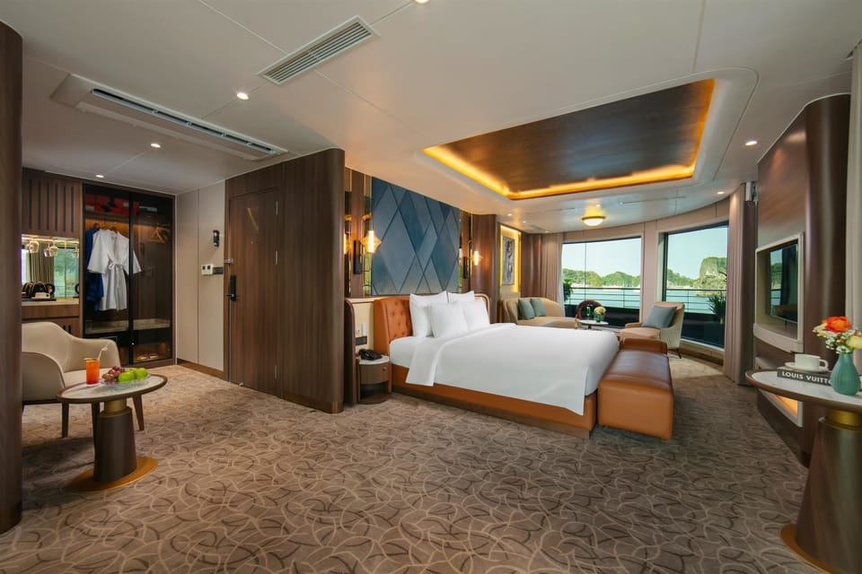 Presidential Suite, Ocean View | Minibar, in-room safe, blackout drapes, soundproofing
