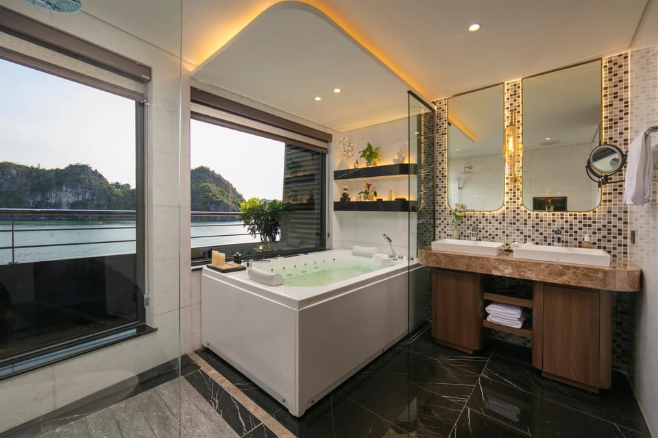 Presidential Suite, Ocean View | Bathroom | Free toiletries, bathrobes, slippers, bidet