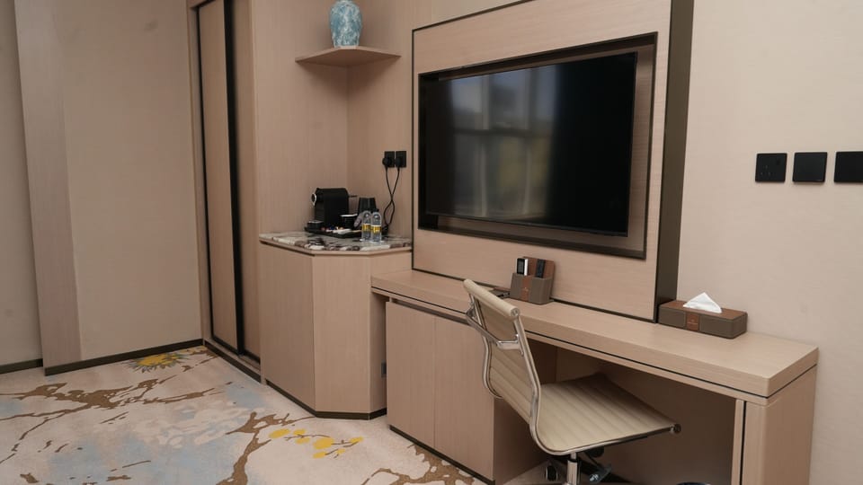 Superior Room | Minibar, in-room safe, desk, soundproofing