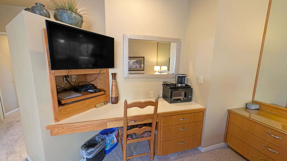 Mt Bachelor Village 324B - Desk, Microwave, coffeemaker, TV