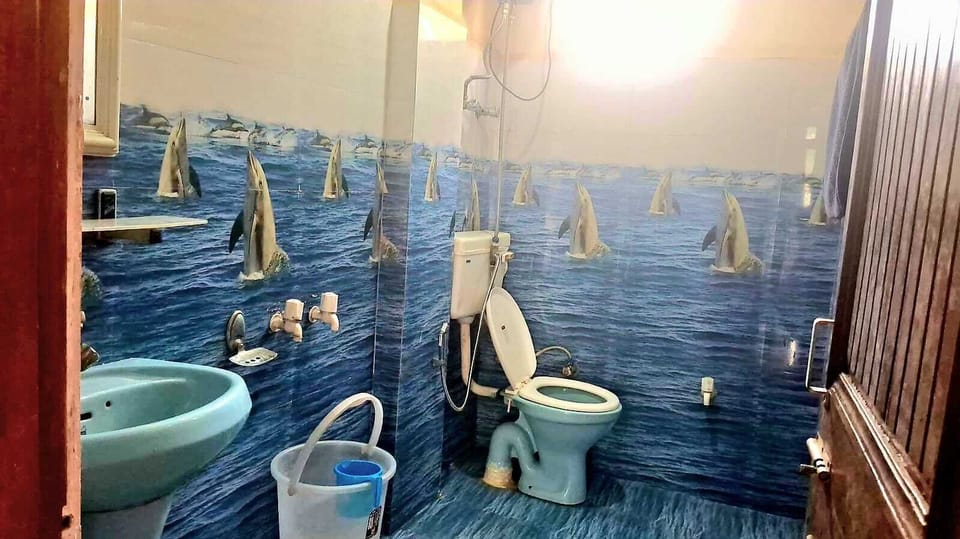 Family Room, Air conditioning | Bathroom | Shower, towels, soap, shampoo