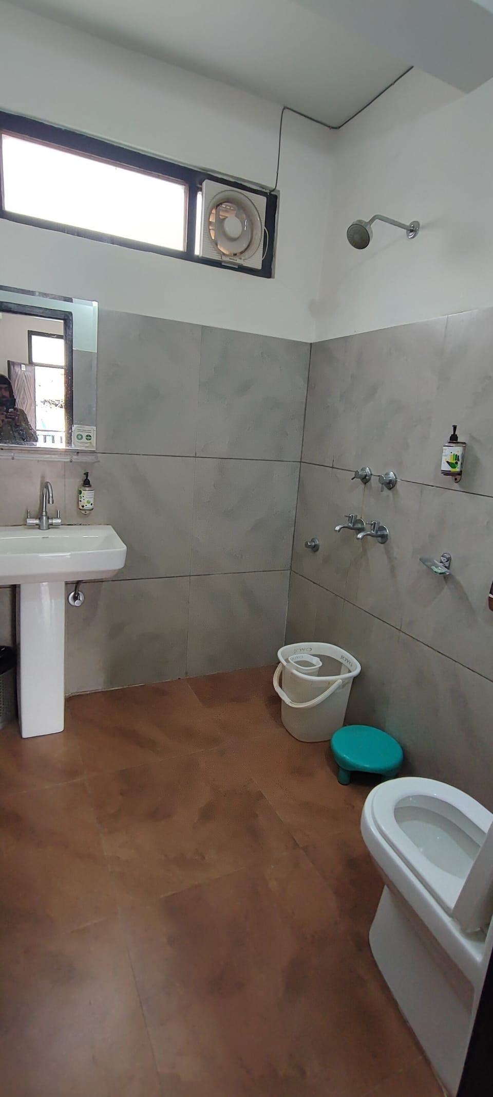Superior Double or Twin Room, Balcony | Bathroom | Shower, towels, soap, shampoo