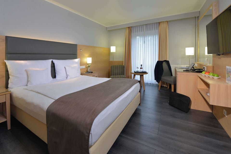 Hypo-allergenic bedding, in-room safe, desk, soundproofing