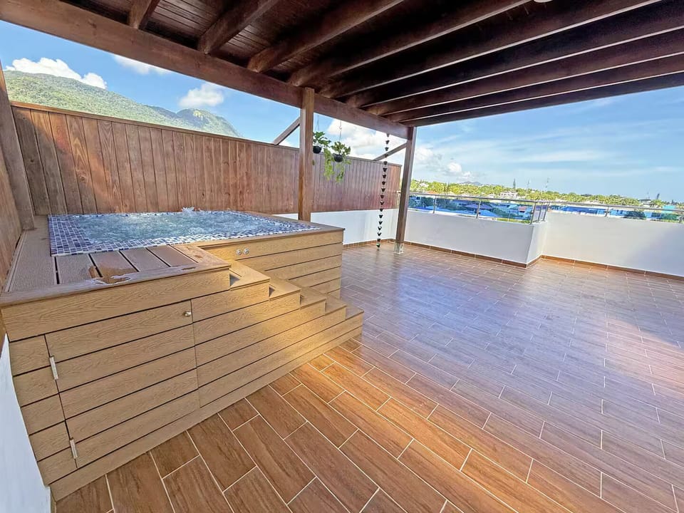 Outdoor spa tub