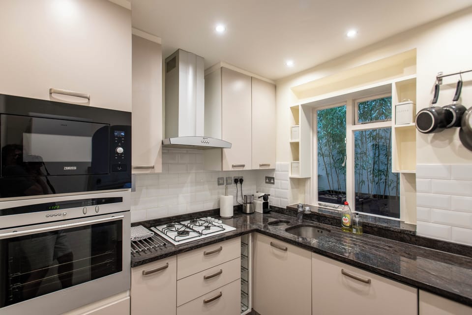 Fully equipped kitchen with all modern appliances