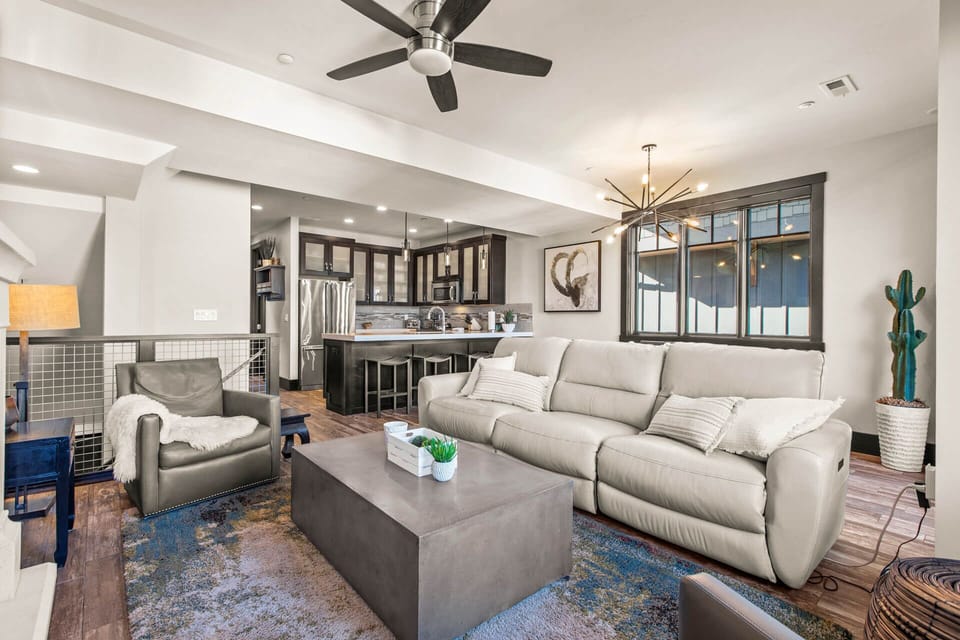 Blackstone Residence 3676